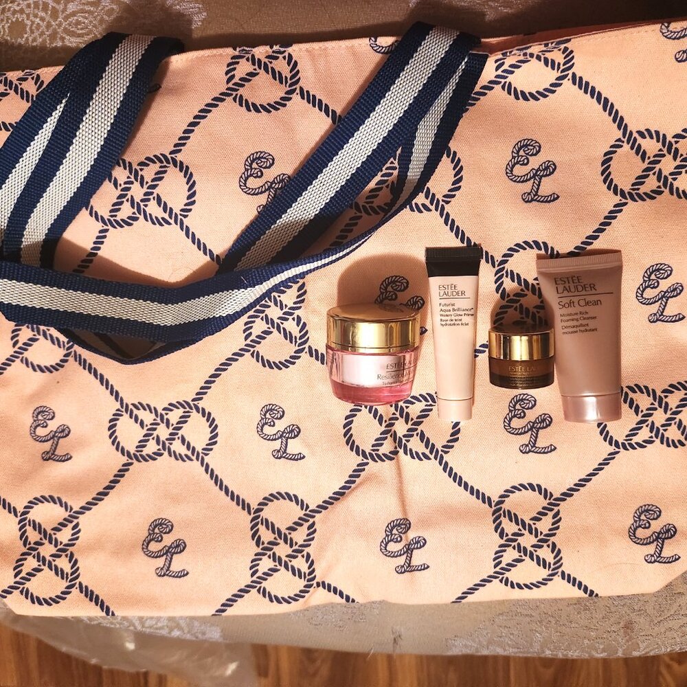 Estee Lauder Beauty Bundle - Tote Bag with Four Travel Size Products - NIP